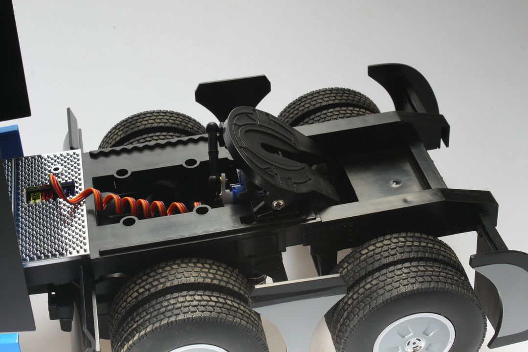 Diecast Masters 1/16th Scale Freightliner Cascadia Raised Roof Sleeper Cab